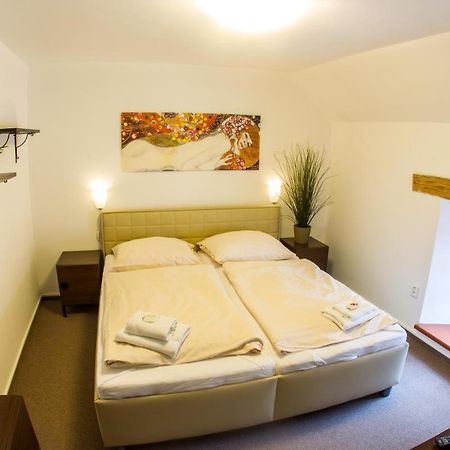 Hotel Hospodarsky Dvur Bohuslavice Телч Экстерьер фото