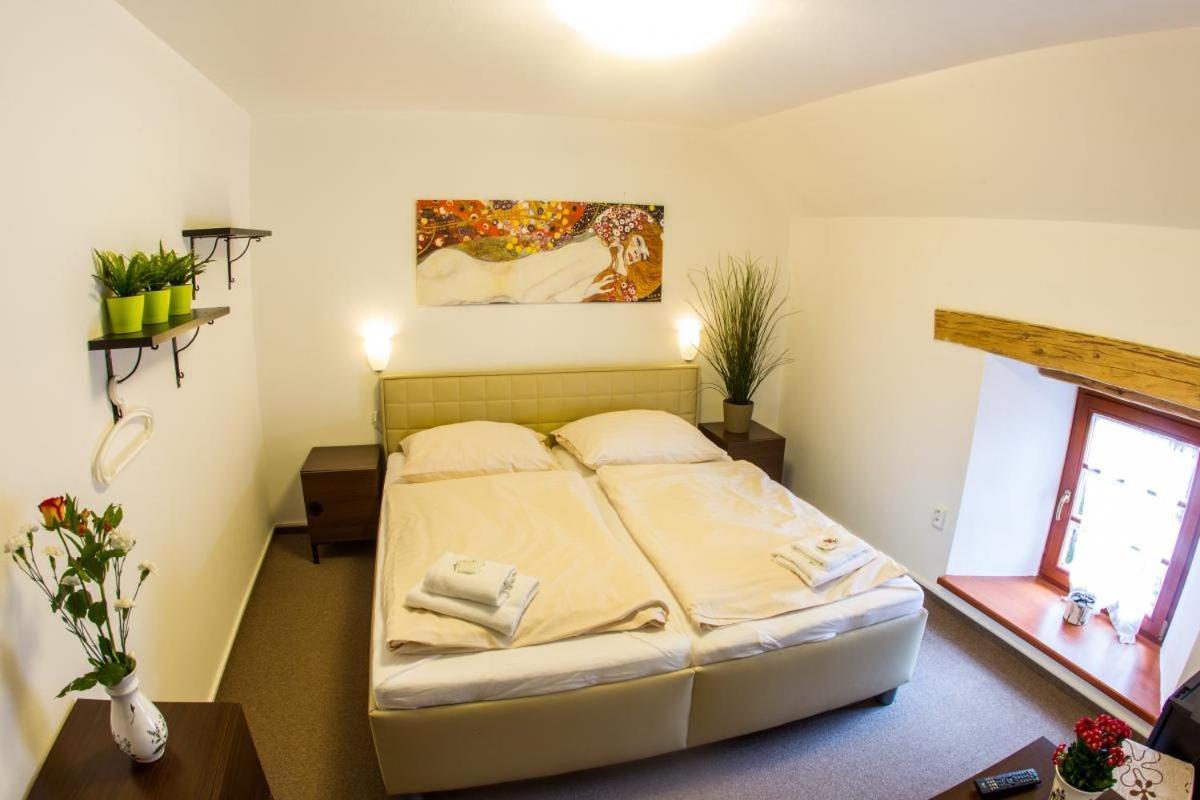 Hotel Hospodarsky Dvur Bohuslavice Телч Экстерьер фото