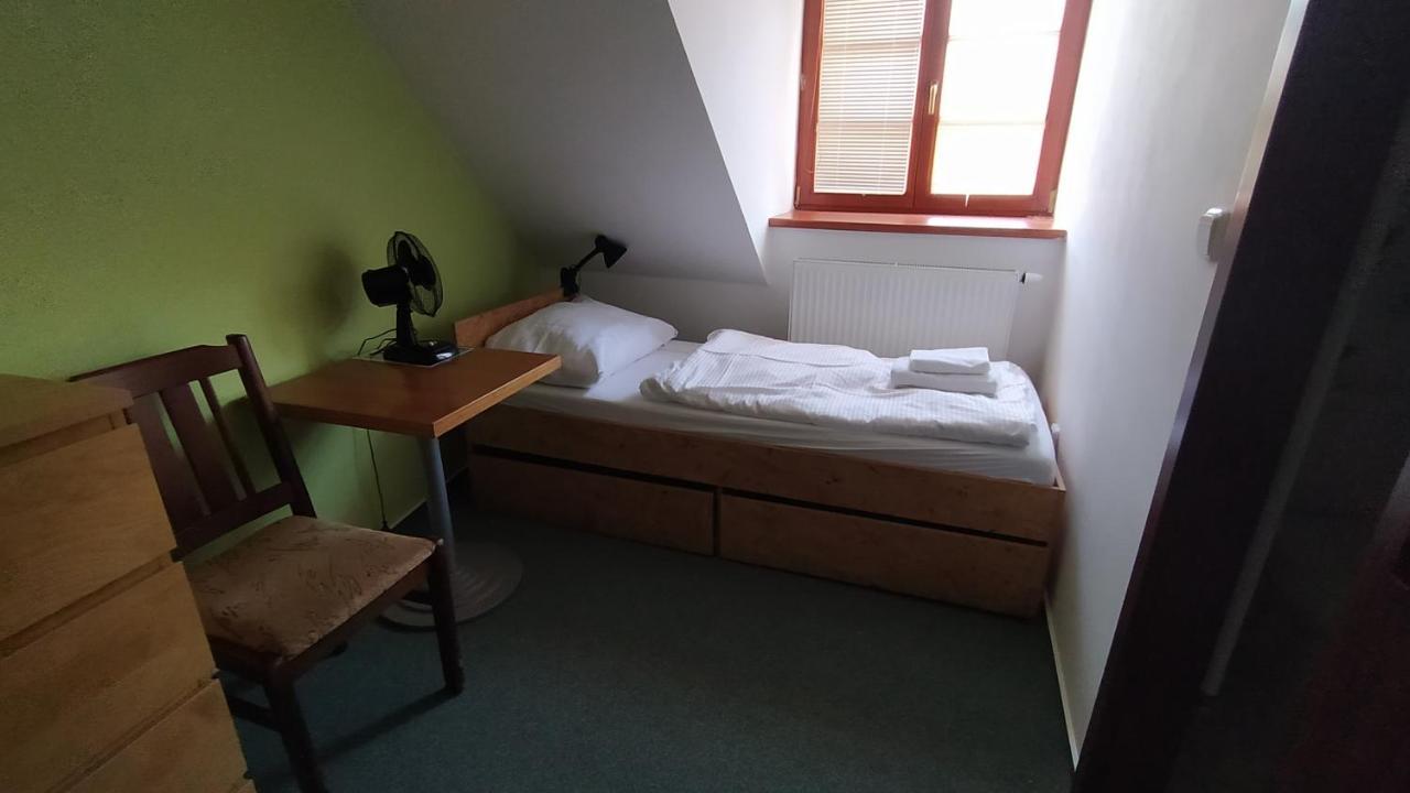 Hotel Hospodarsky Dvur Bohuslavice Телч Экстерьер фото