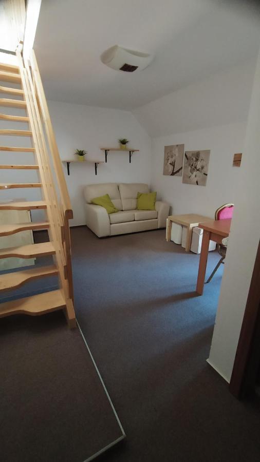 Hotel Hospodarsky Dvur Bohuslavice Телч Экстерьер фото