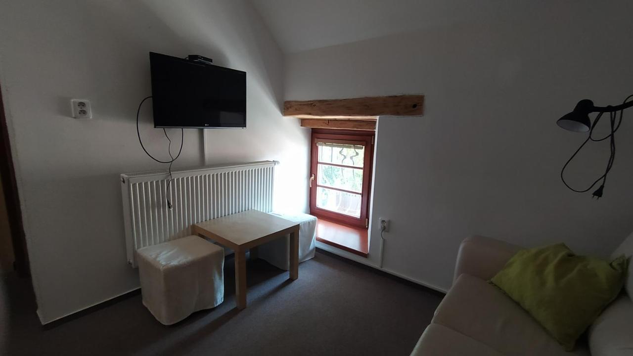 Hotel Hospodarsky Dvur Bohuslavice Телч Экстерьер фото